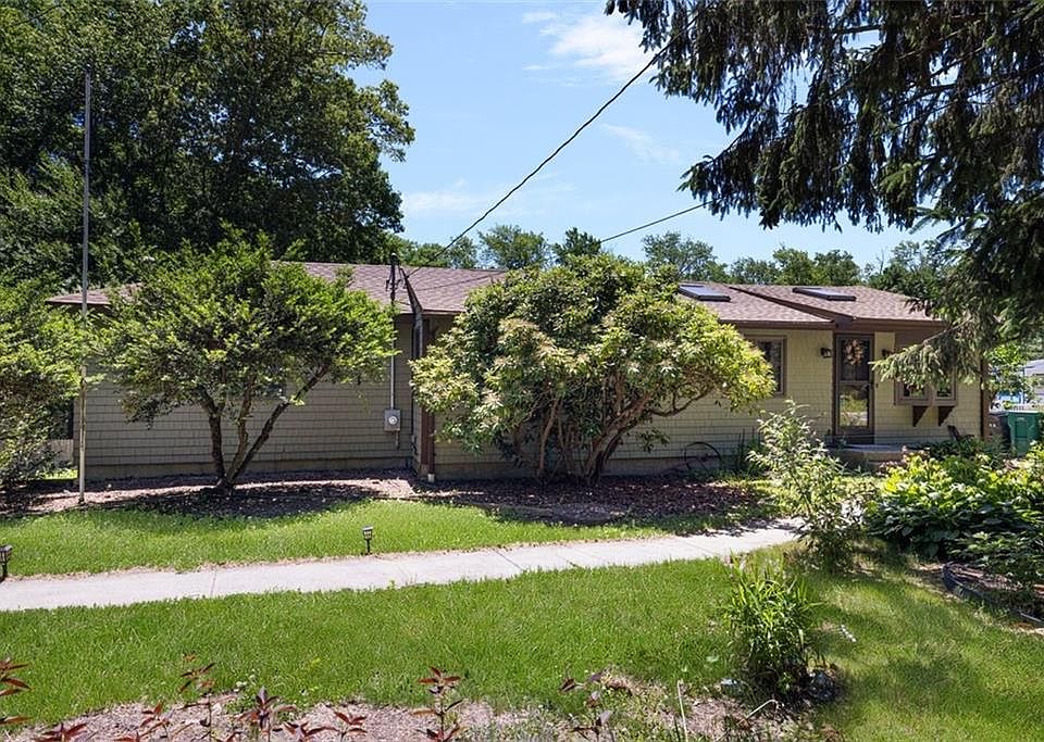 1st image of 456 Rockland Rd