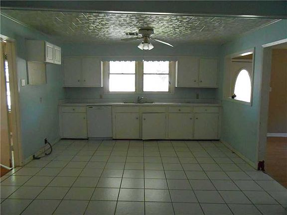 2nd image of 1005 Shirley Dr