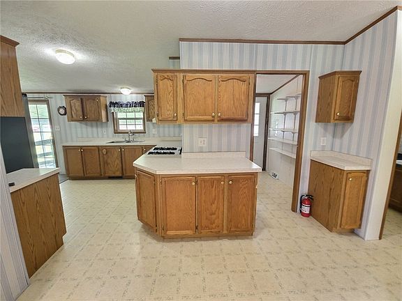 5th image of 3852 Sherwood Rd