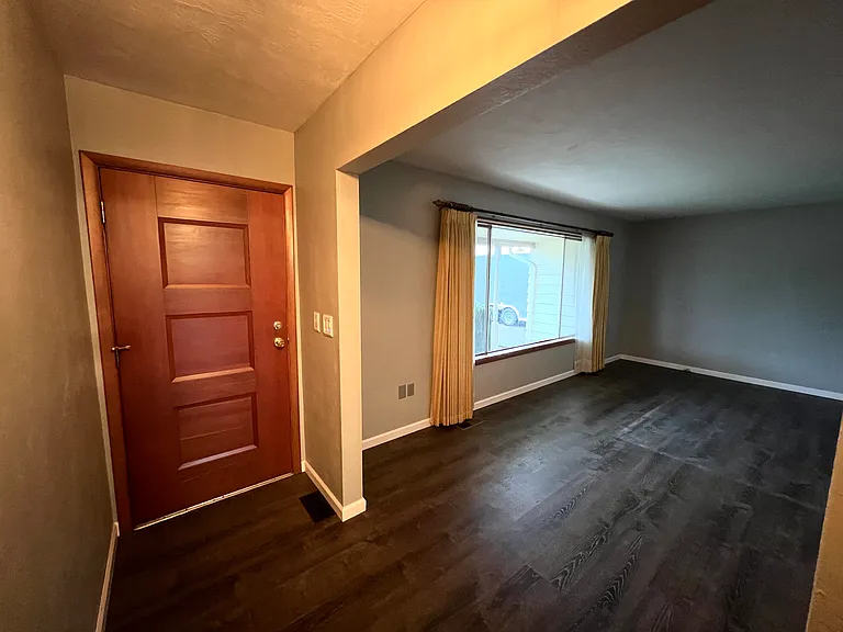 266 NW Douglas St — Photo 29