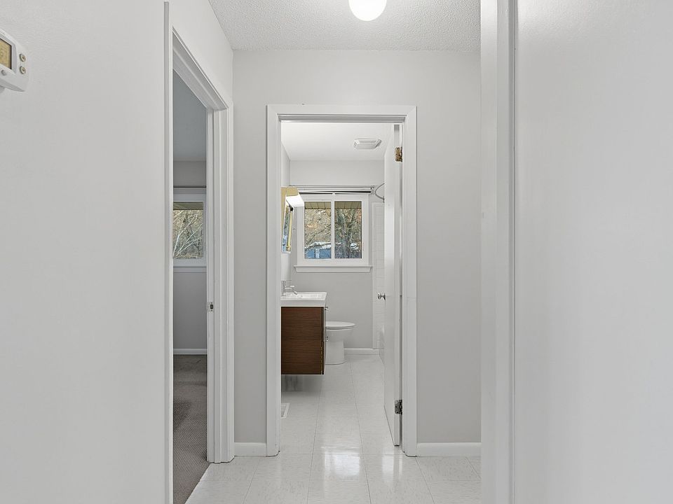 Bedrooms on each side of bath