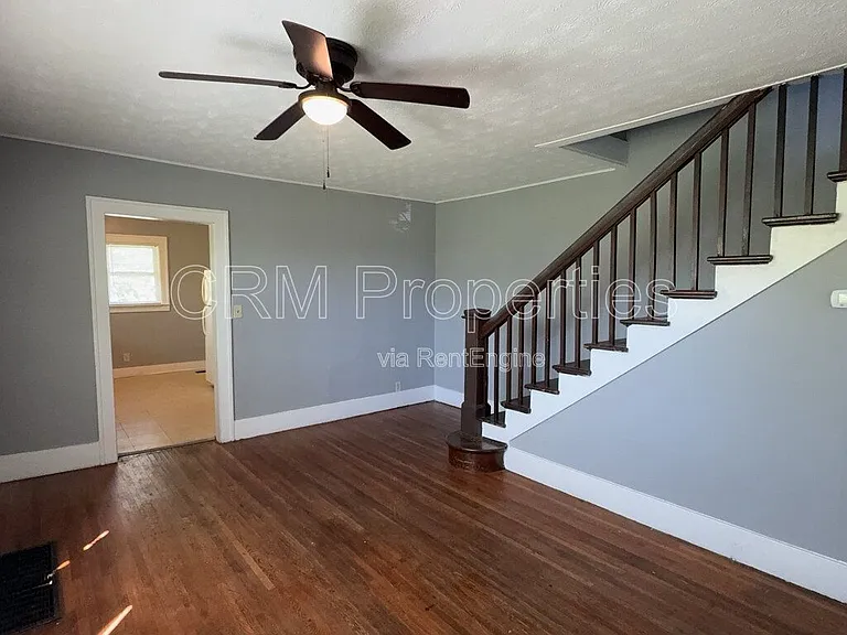 809 N Webster St — Photo 4
