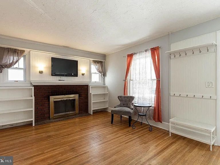 84 W Green St — Photo 7