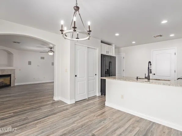 6613 S Chinese Lanterns Dr, Tucson, AZ 85756