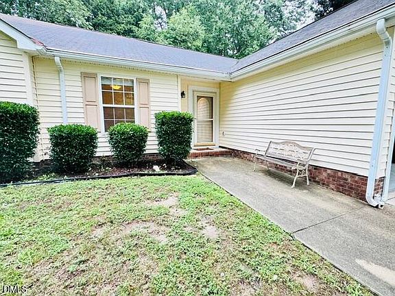 3rd image of 104 Stanway Dr