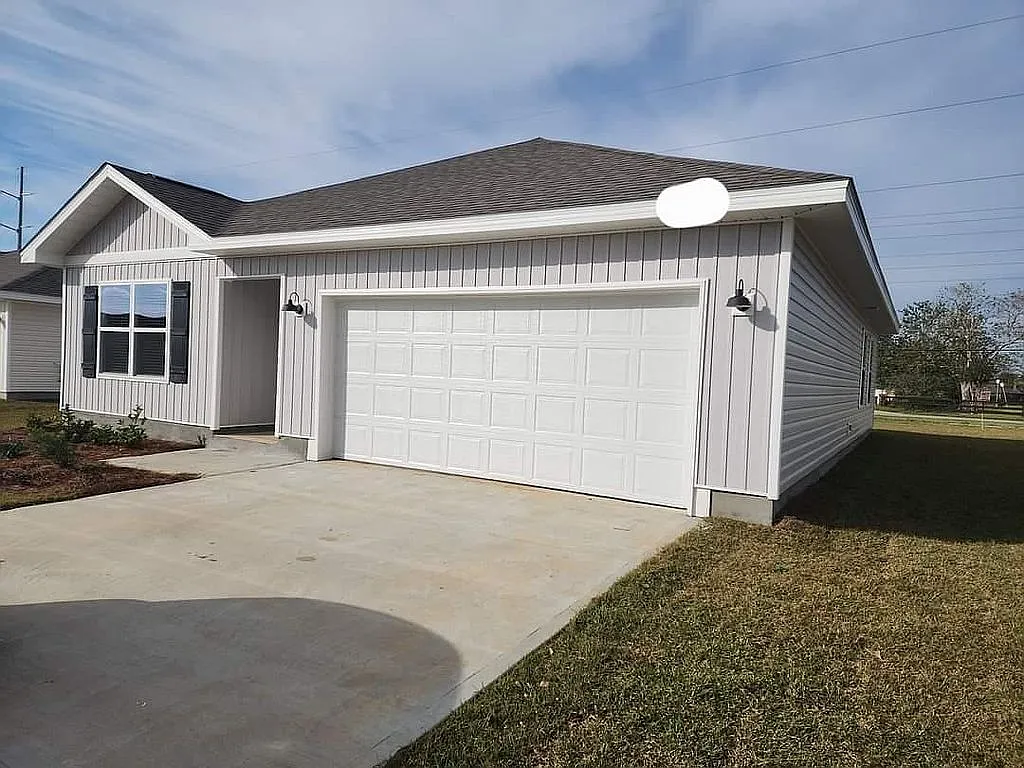 3 bed, 1272 sqft, $2,100 — Photo 2