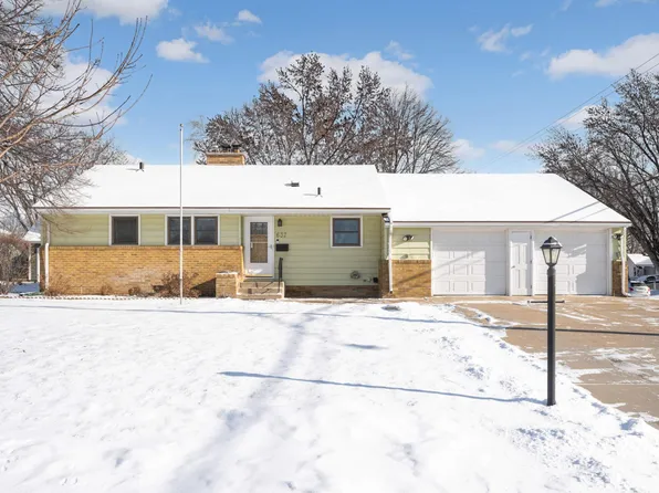 637 5th Ave S, Hopkins, MN 55343