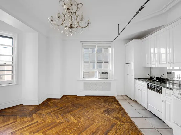 2109 Broadway 8-10 image 3 of 9