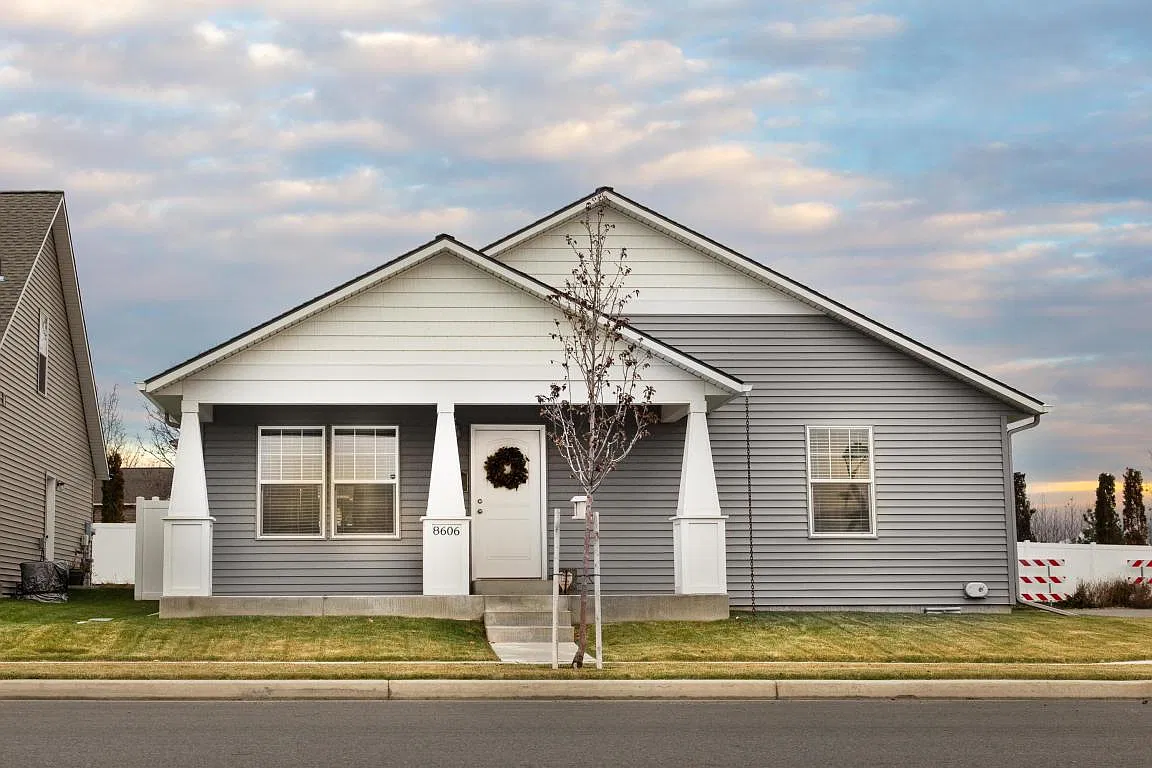 3 bed, 1296 sqft, $2,195 — Photo 1
