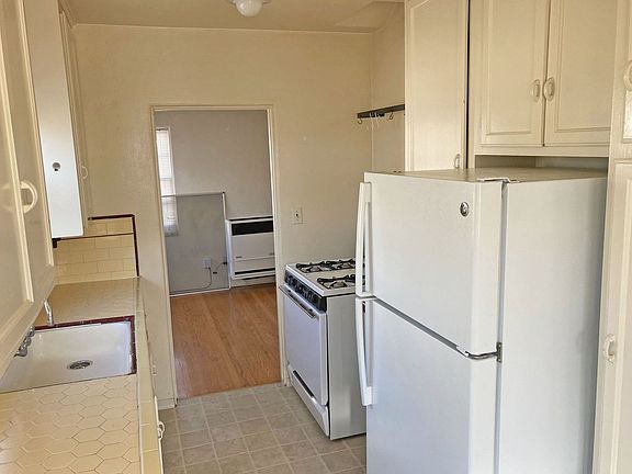 4th image of 4380-90 Illinois St #2