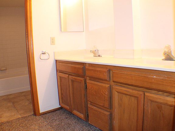 5th image of 831 E REDONDO Drive