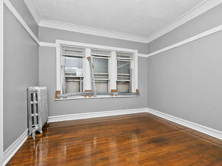 7557-59 S. Calumet Ave. / 348-58 E 76th St. — Photo 26