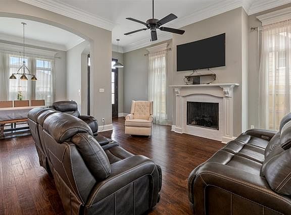 4th image of 3231 Fairwood Ln #L