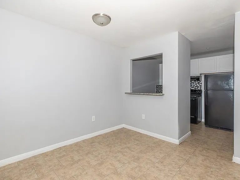 Capewood Apartments — Photo 22