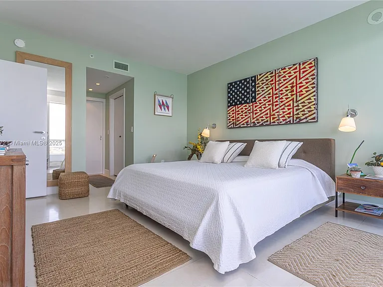 520 West Ave #1102 — Photo 17