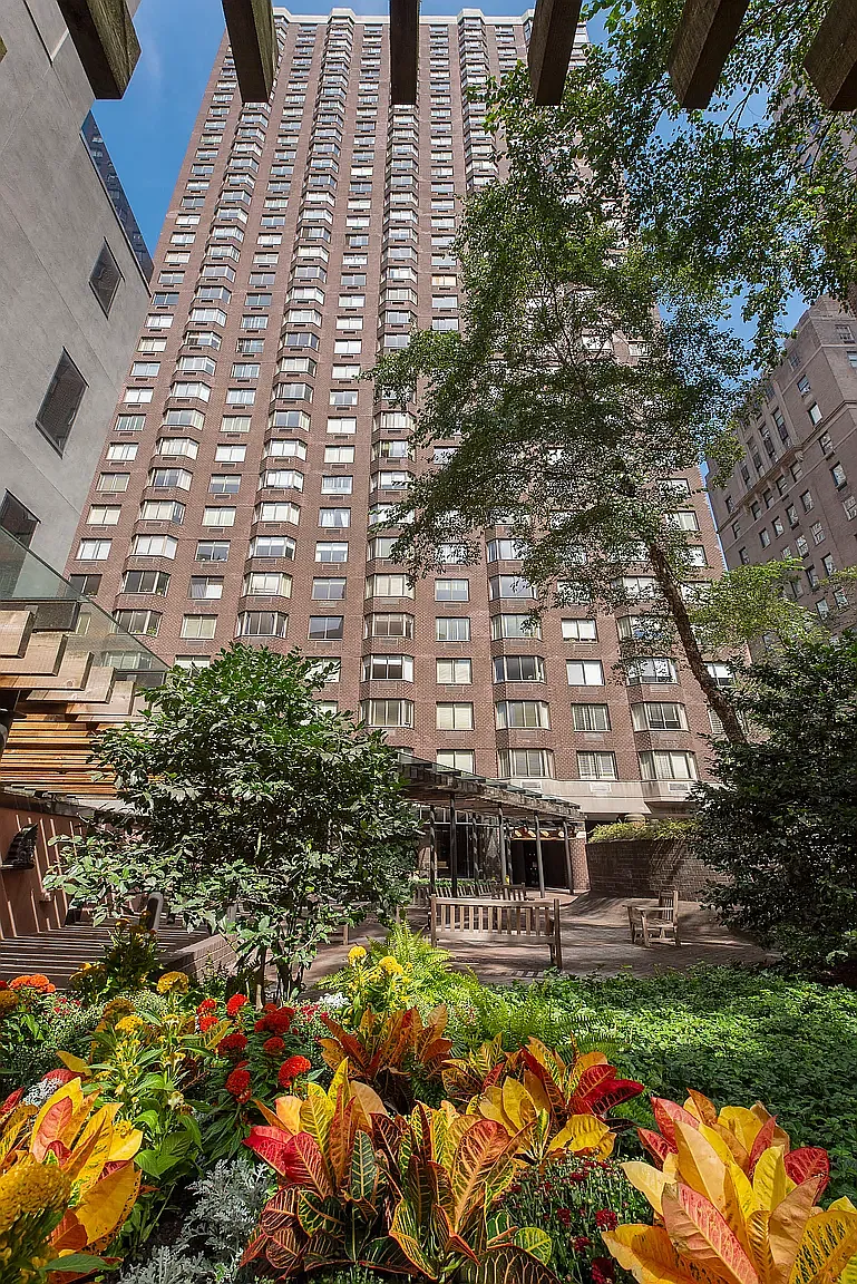 429 East 52nd Street — Photo 1