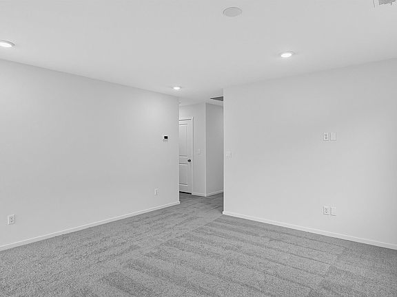 3rd image of 686 Minnesota St