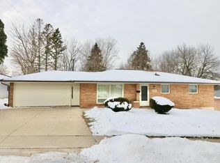 2717 Shady Ln, Dubuque, IA 52001