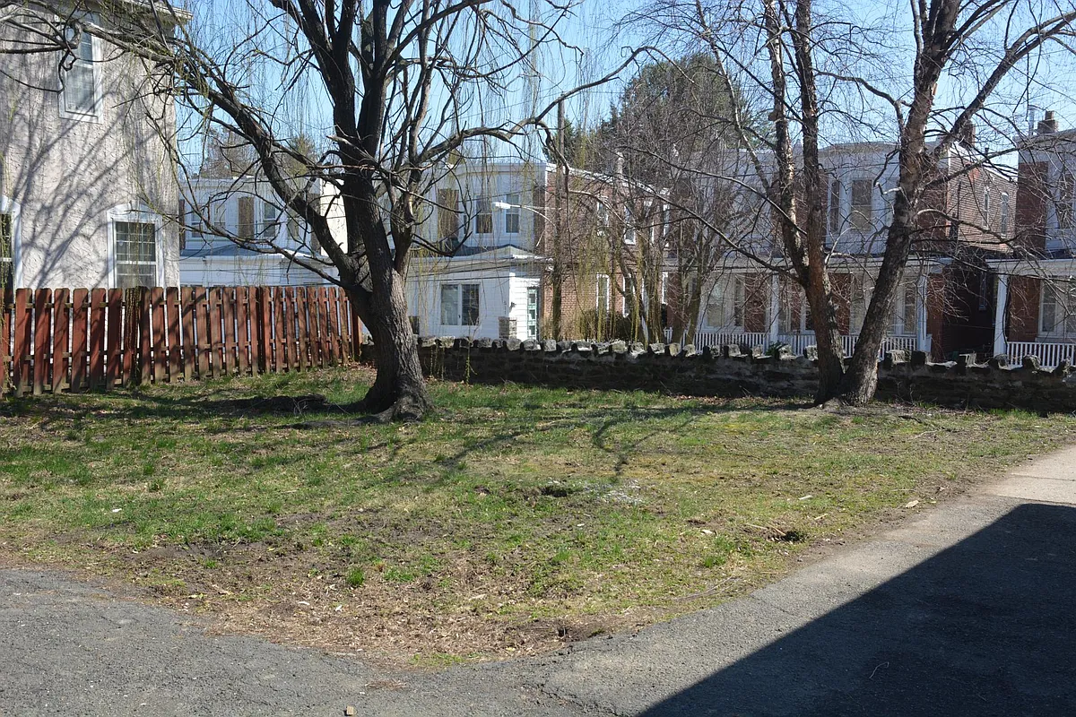 Building Photo - 5537 Ridge Ave #2