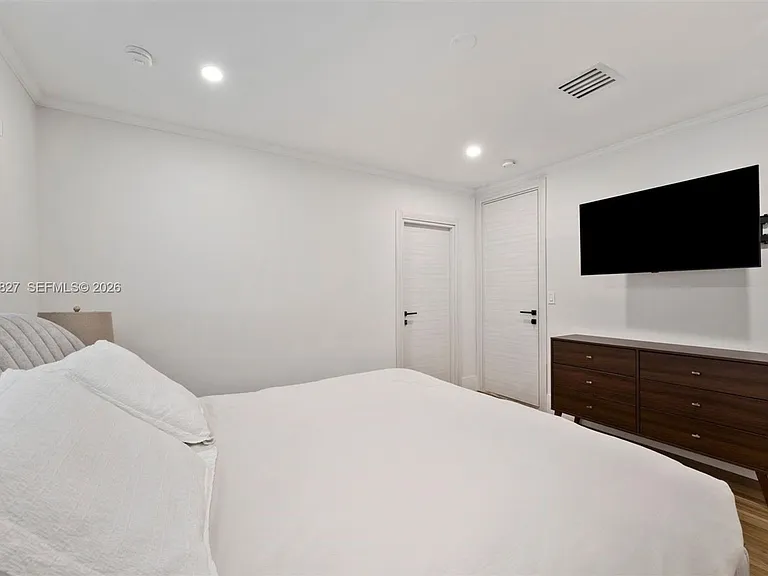 2402 NW 42nd St — Photo 12