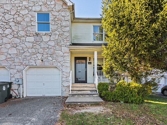 3rd image of 111 N Crest Pl