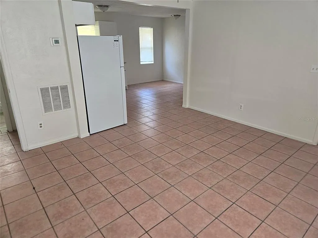 4 bed, 2.0 bath, 1224 sqft, $2,400 — Photo 4