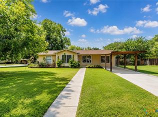 140 Hillcrest Dr, Luling, TX 78648
