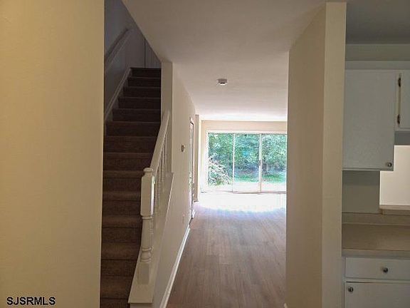 4th image of 140 Rumson Dr #140