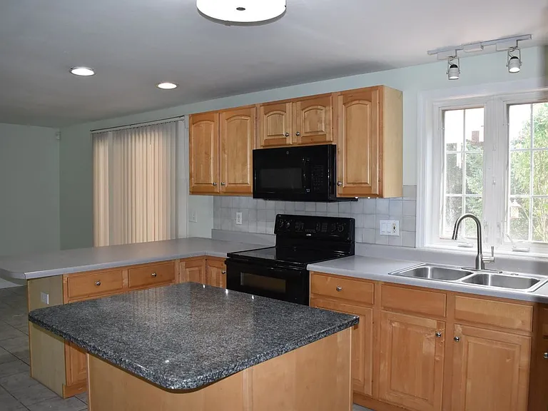 51 Westview Rd — Photo 3