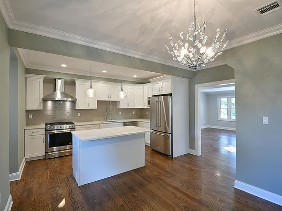 Kitchen/Center Island