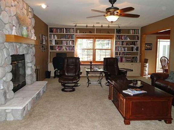 2nd image of 711 Fox Knoll Dr