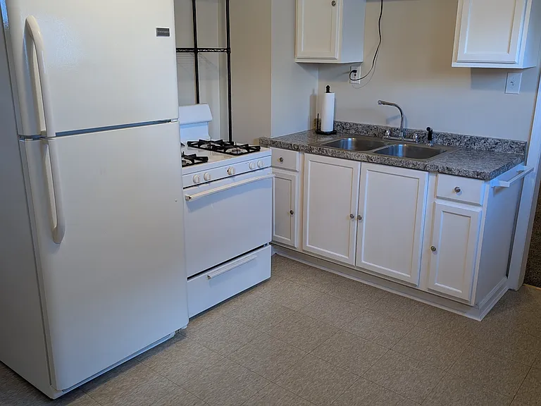 109 Goethe St — Photo 1