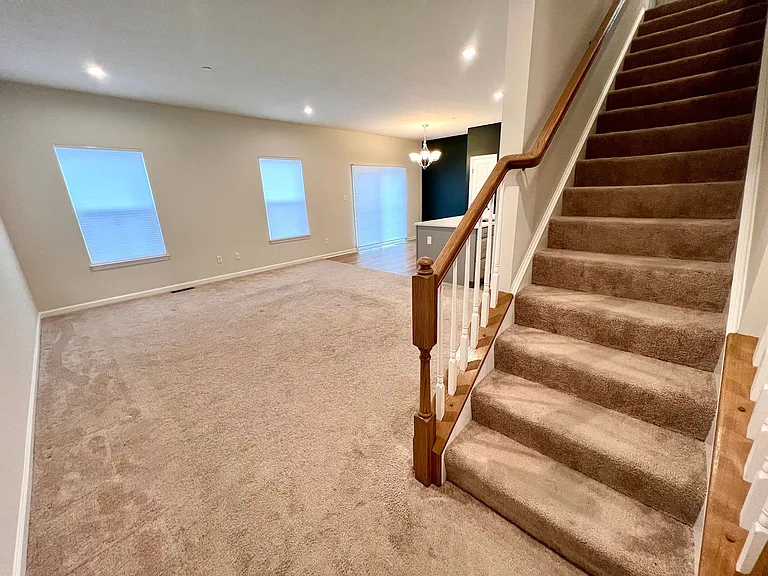 250 Cranesbill Dr — Photo 3