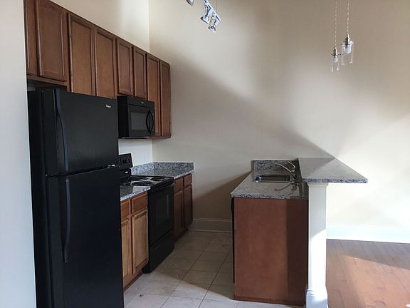 4th image of 324 S Brady St #303