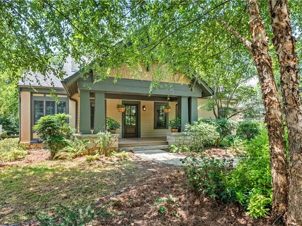 221 Shadowmoor Dr, Decatur, GA 30030