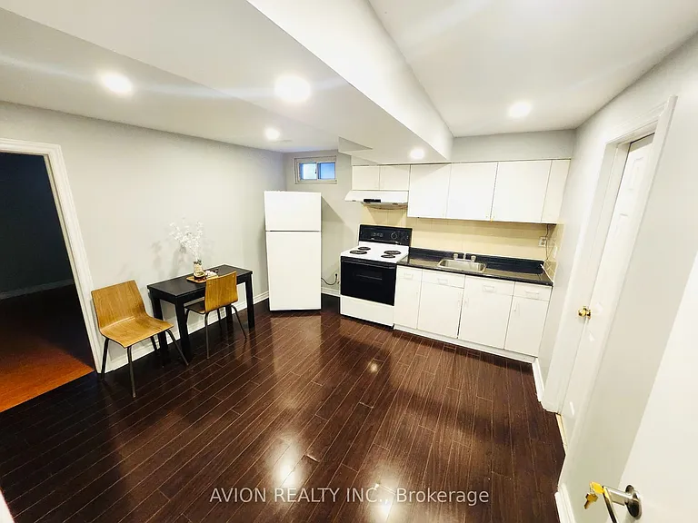 15 Saintsbury Sq #BASEMENT — Photo 6