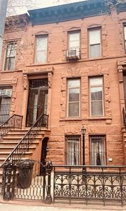 179 Vernon Ave, Brooklyn, NY, 11206