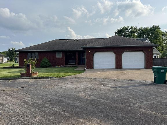 2nd image of 1603 Davis Circle