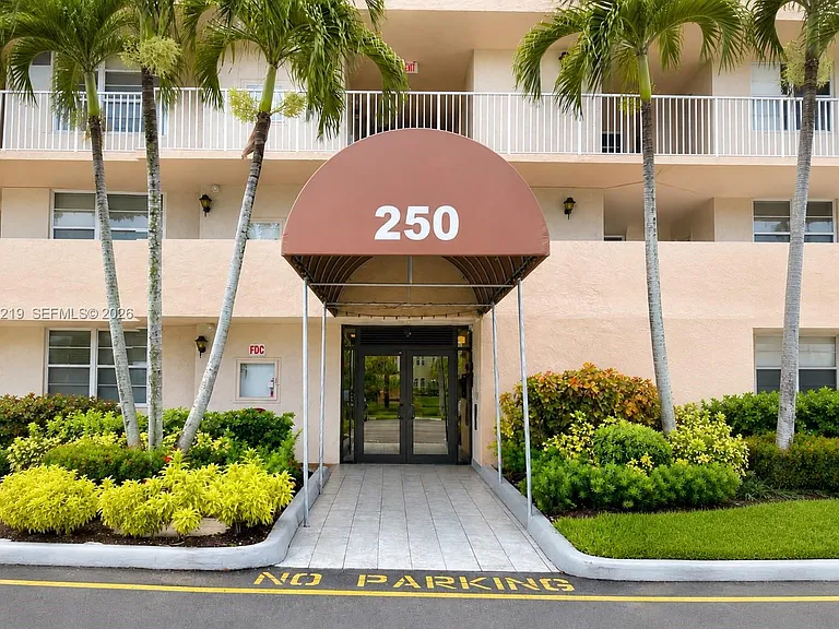 250 Jacaranda Dr #805 — Photo 19
