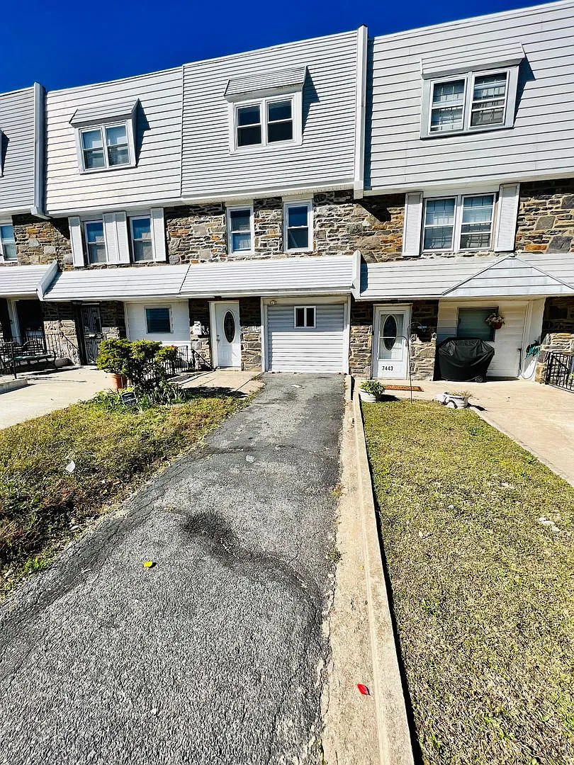 Remodeled 3BR 2BT, Central Air, Stainless Steel, Optional 4th Bedroom & Full-Size Washer Dryer — Photo 4