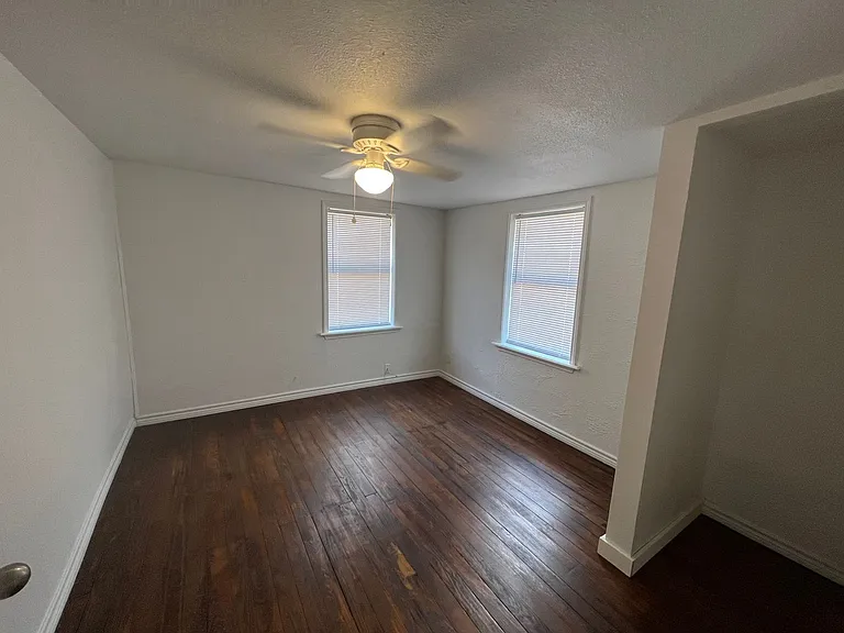361 College Dr — Photo 15