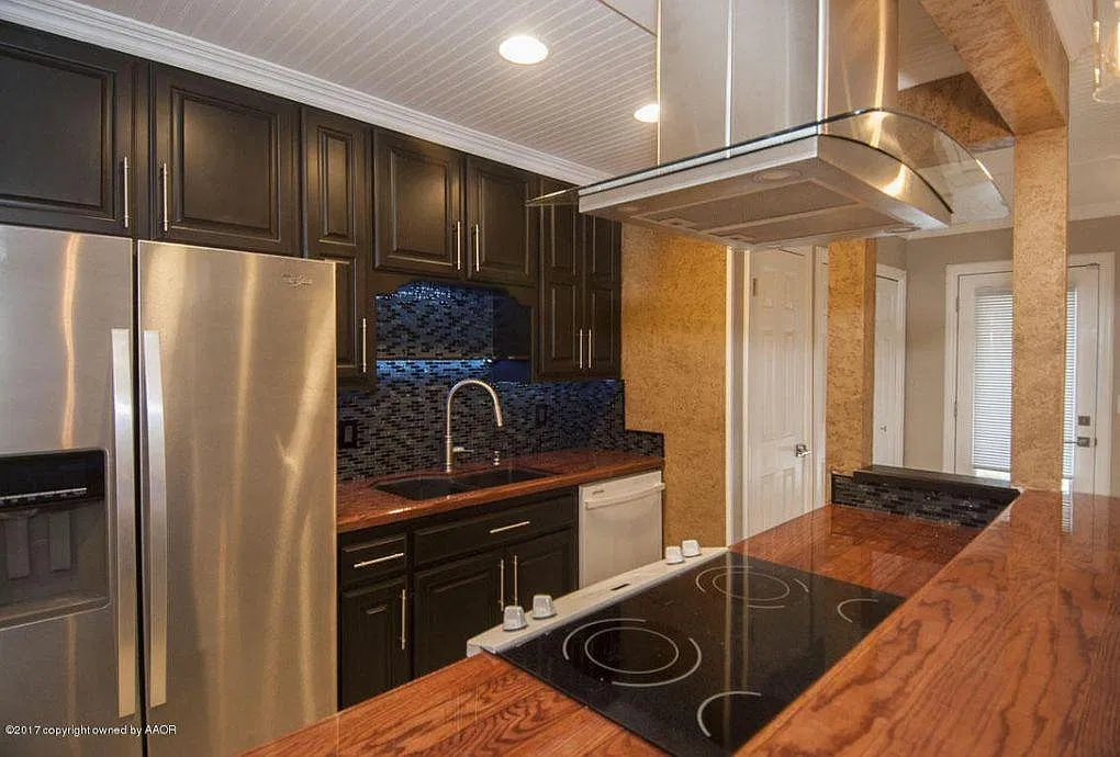 3 bed, 1360 sqft, $2,200 — Photo 4