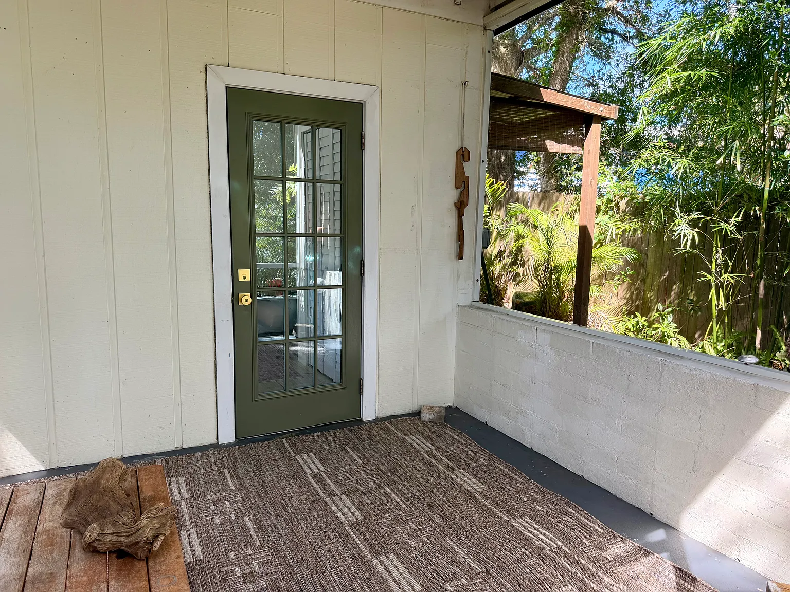1814 S Riverside Dr — Photo 3