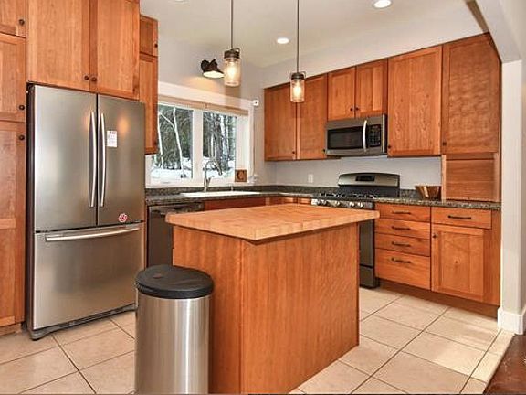 3rd image of 685 Forest Hollow Dr