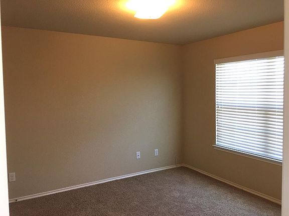 3rd image of 1103 Roman Dr