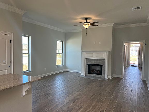 3rd image of 1041 Lakehaven Dr