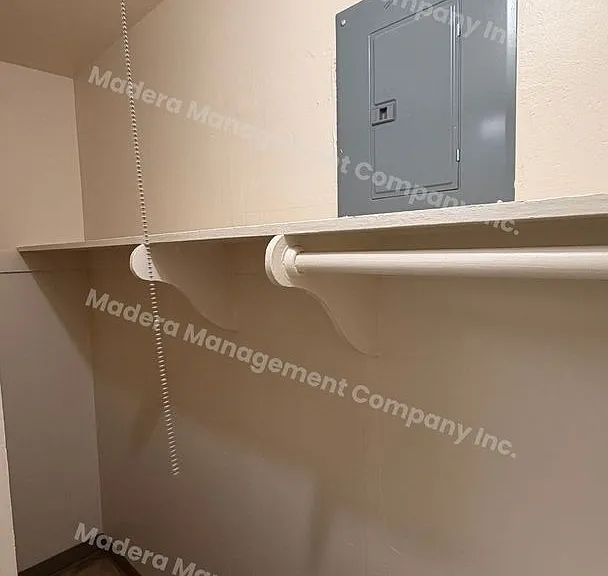 210 N C St — Photo 8