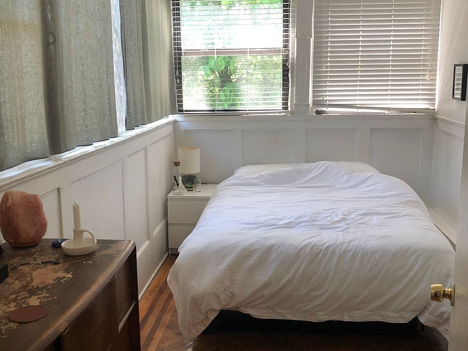 2nd image of 258 E 7th St APT 3