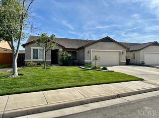 2073 W Queens Way, Hanford, CA 93230