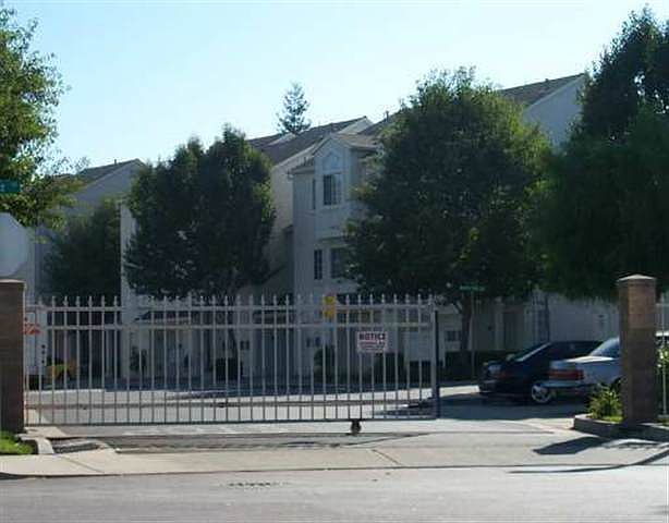 1st image of 60 Fernridge Ct Unit 60